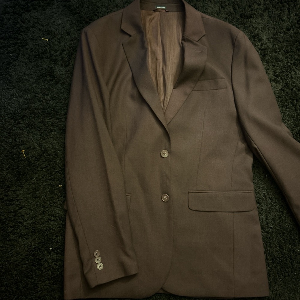 Different Suits - Picture 9 of 10